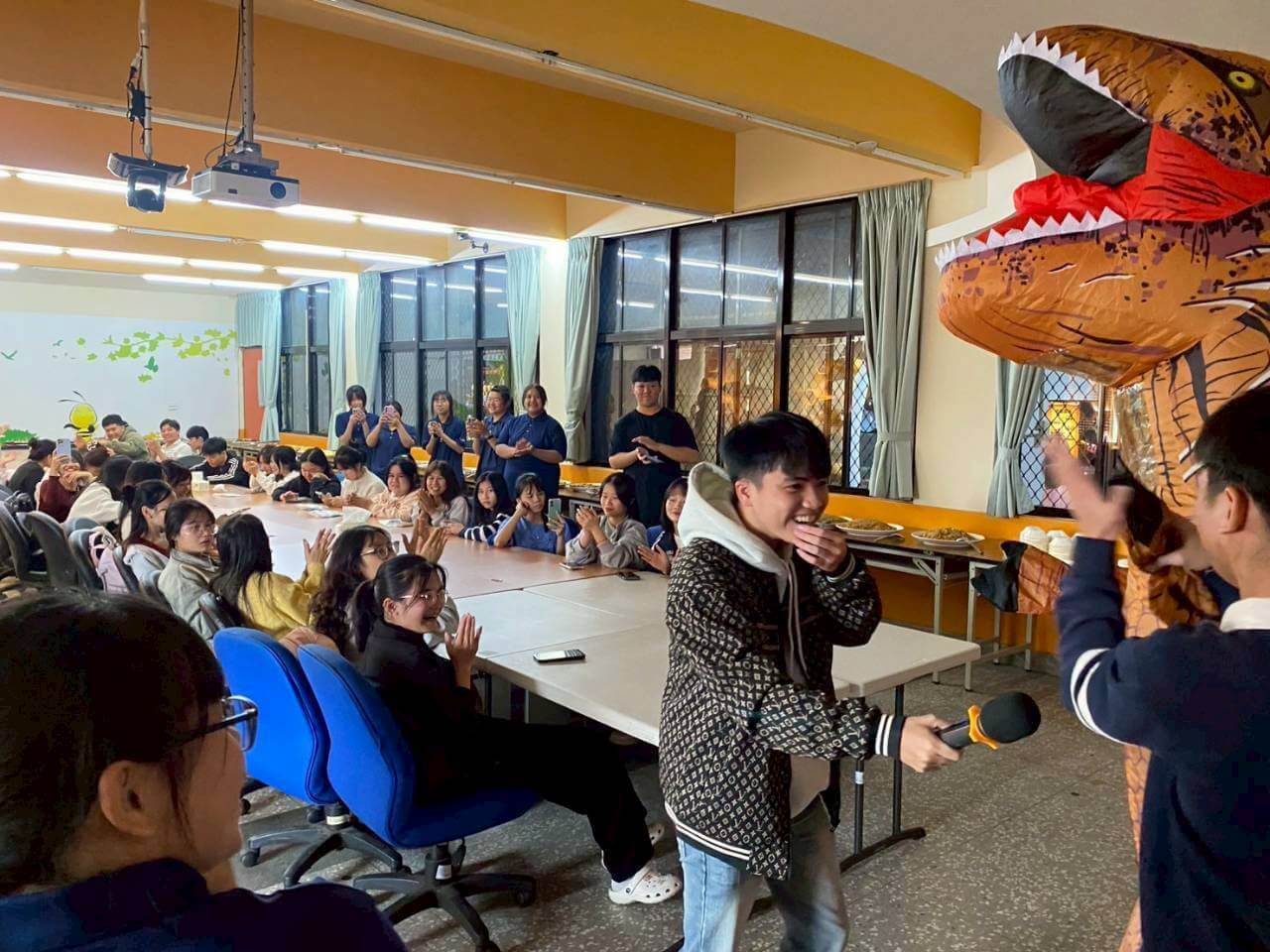 LINE_ALBUM_南專迎新_251205_5