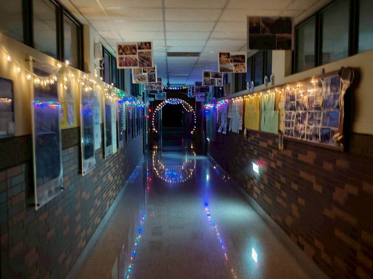 LINE_ALBUM_系辦前走廊_251128_8_0